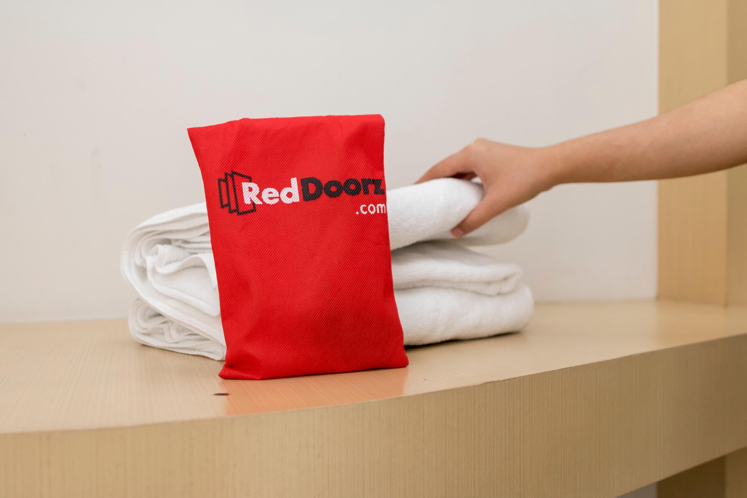 Reddoorz Plus Near Makassar Town Square Otel Dış mekan fotoğraf