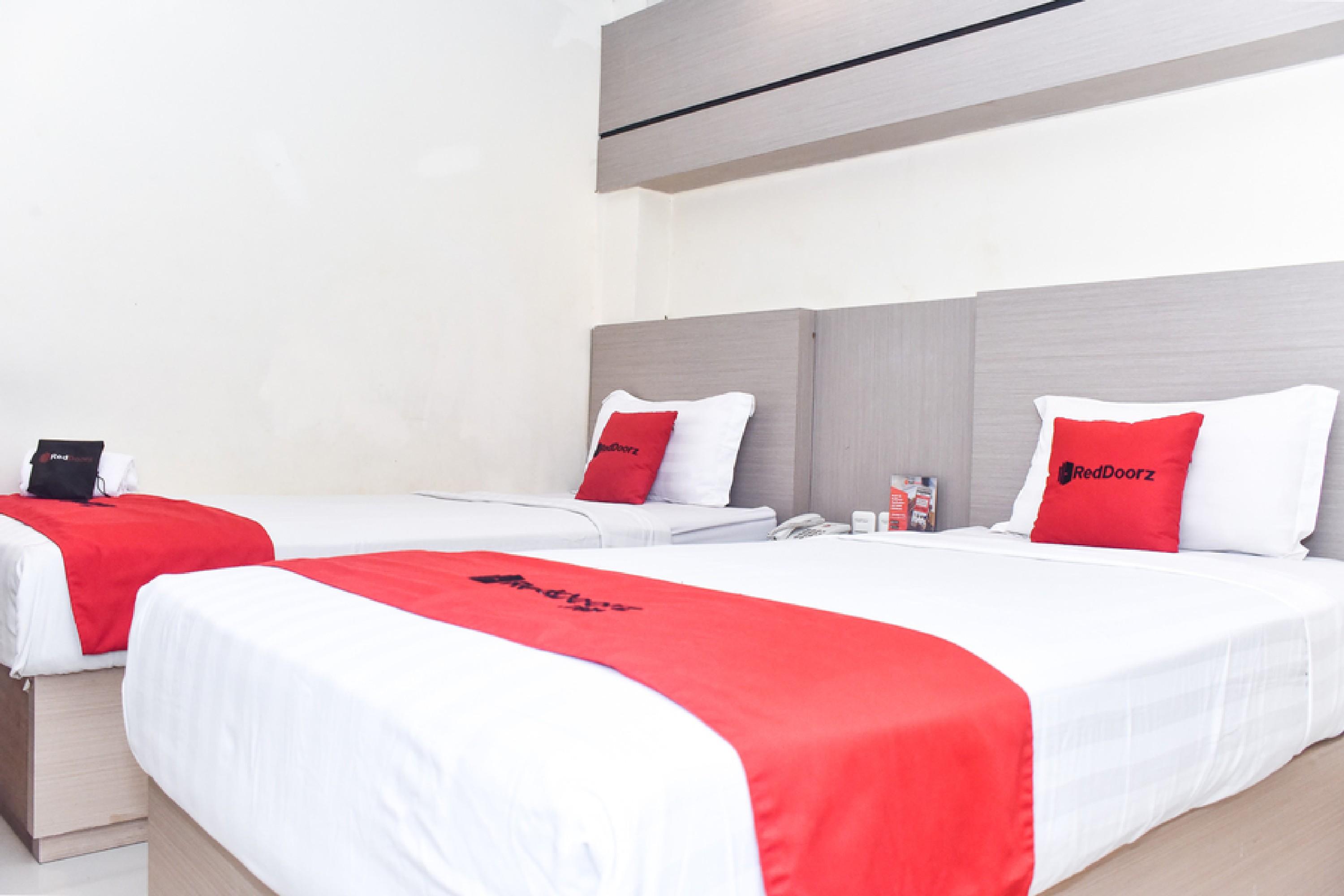 Reddoorz Plus Near Makassar Town Square Otel Dış mekan fotoğraf