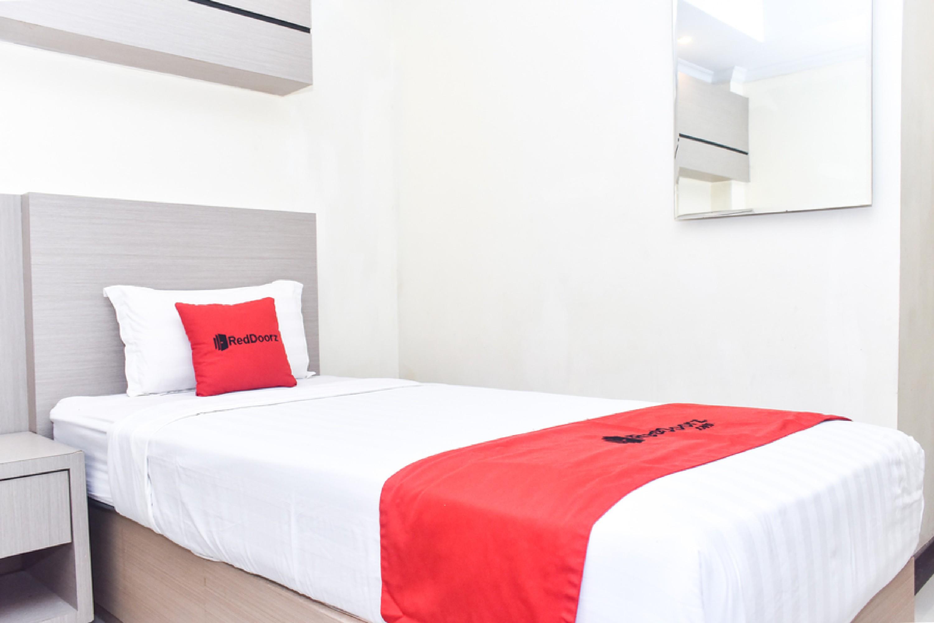 Reddoorz Plus Near Makassar Town Square Otel Dış mekan fotoğraf