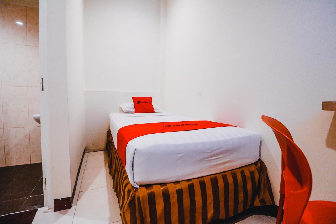 Reddoorz Plus Near Makassar Town Square Otel Dış mekan fotoğraf