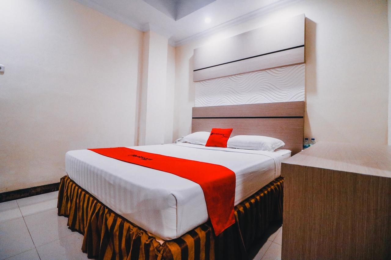 Reddoorz Plus Near Makassar Town Square Otel Dış mekan fotoğraf