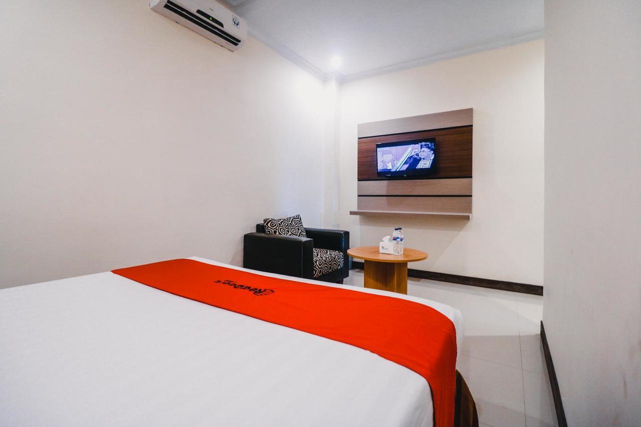 Reddoorz Plus Near Makassar Town Square Otel Dış mekan fotoğraf