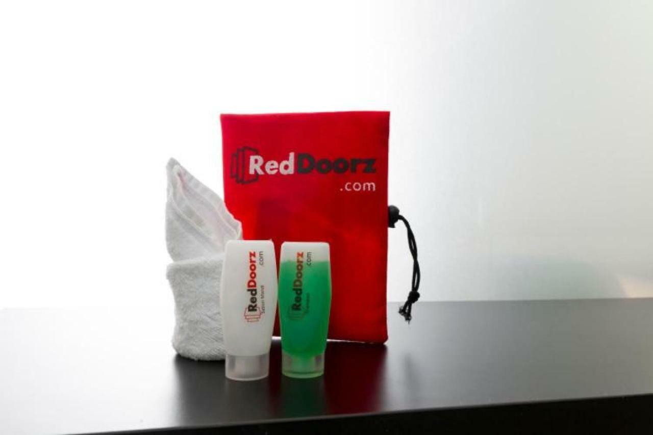 Reddoorz Plus Near Makassar Town Square Otel Dış mekan fotoğraf