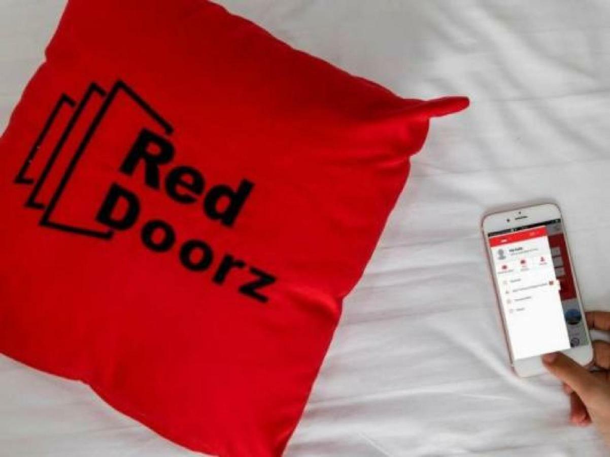 Reddoorz Plus Near Makassar Town Square Otel Dış mekan fotoğraf