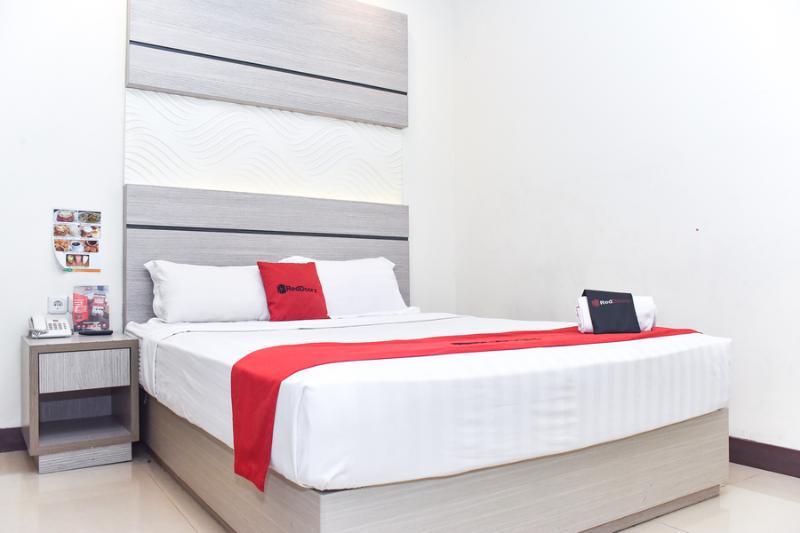 Reddoorz Plus Near Makassar Town Square Otel Dış mekan fotoğraf