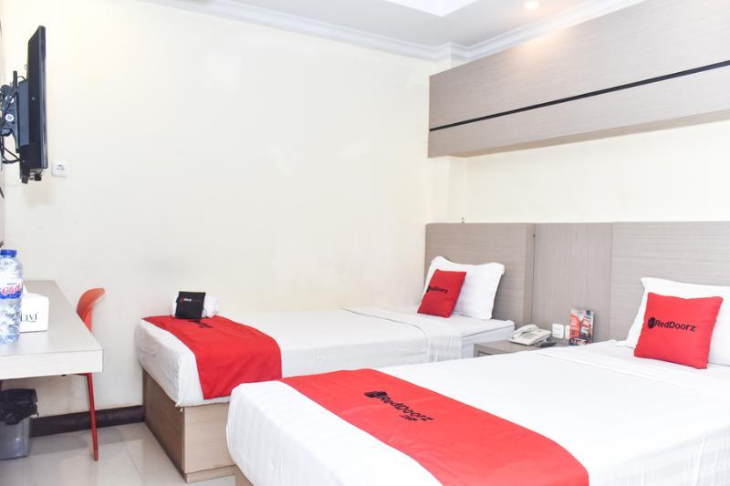 Reddoorz Plus Near Makassar Town Square Otel Dış mekan fotoğraf